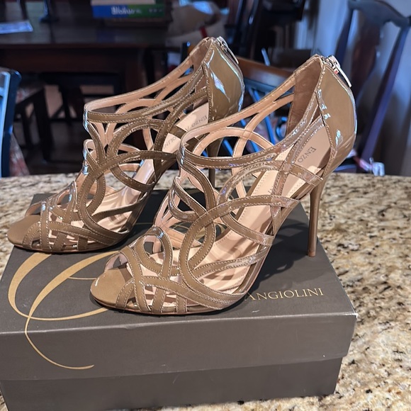 Tan/taupe patent leather heels size 10 New with zippers - Picture 3 of 5